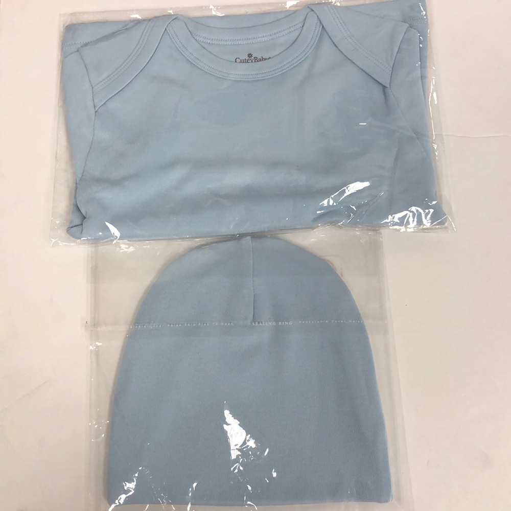 Set of 2 Top and Beanie size 12-18 Months.